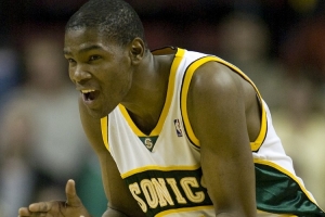 KD：效力超音速时舆论不像现在这么喧嚣 我活在自己的小圈子里